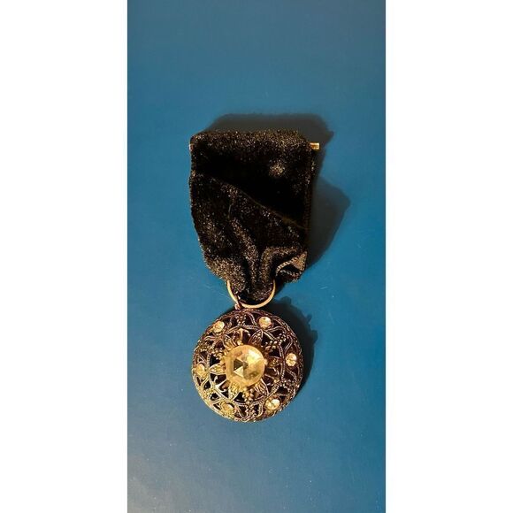 Vintage Black Velvet Brooch w Rhinestone Silver Tone Pendant - Picture 1 of 5